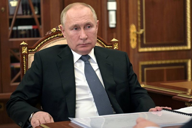 Poutine et Macron ont discuté des pourparlers Russie