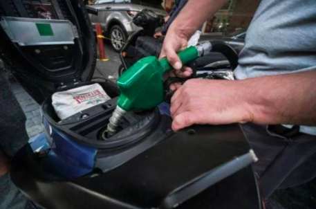 Gasoline now 100 percent subsidized at BDL's Sayrafa rate