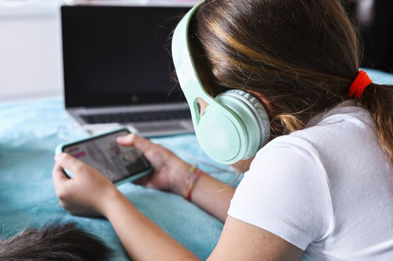 Les enfants menacés par trop d’écrans ? La science n’est pas si catégorique