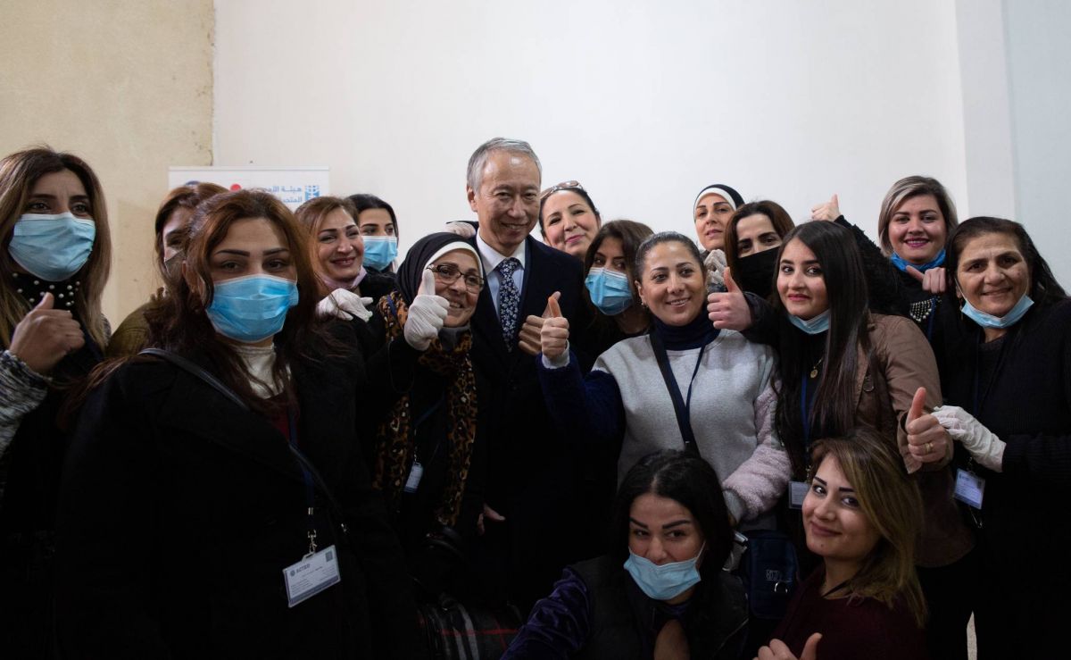 Visite de l’ambassadeur du Japon dans une usine opérée par des femmes à Tripoli