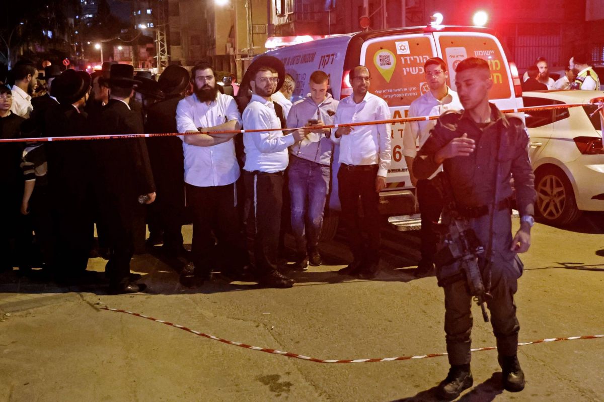 Israël enterre les cinq morts d’une nouvelle attaque près de Tel-Aviv