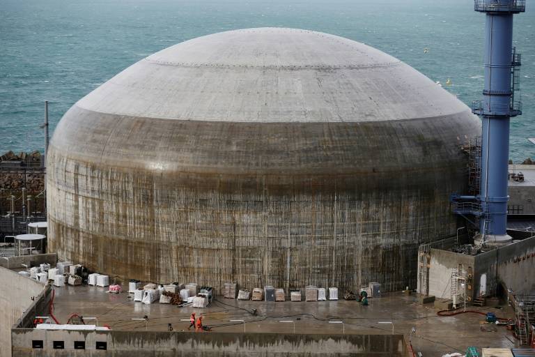 Intrusion de militants de Greenpeace sur le chantier d'un réacteur nucléaire EPR