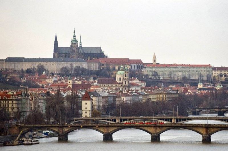 Un enseignant tué à coups de machette dans un lycée de Prague