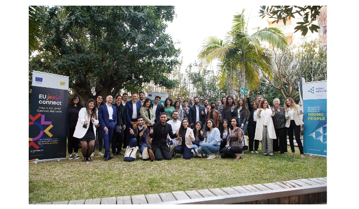 Des représentants de l’Union européenne rencontrent de jeunes Libanais