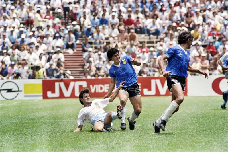 Controverse autour de la vente d'un maillot mythique de Maradona - L'Orient-Le Jour