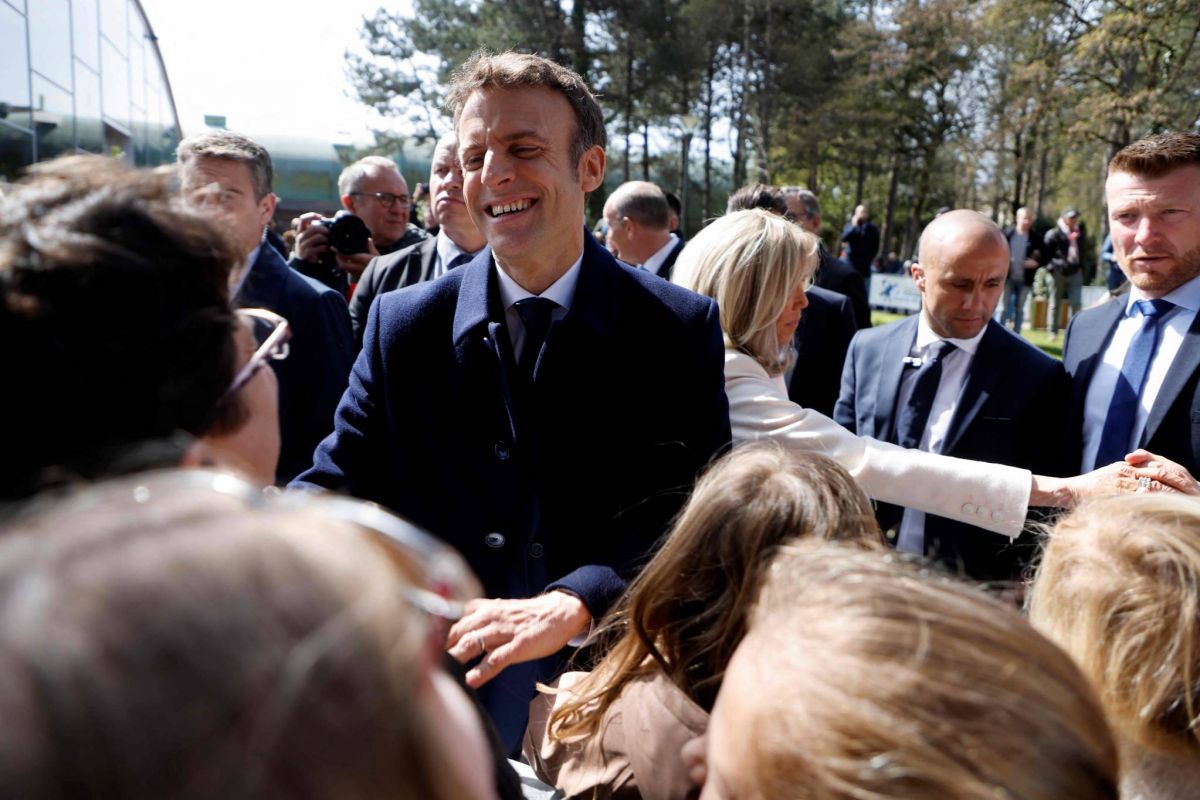 Emmanuel Macron, un président porté aux nues ou détesté