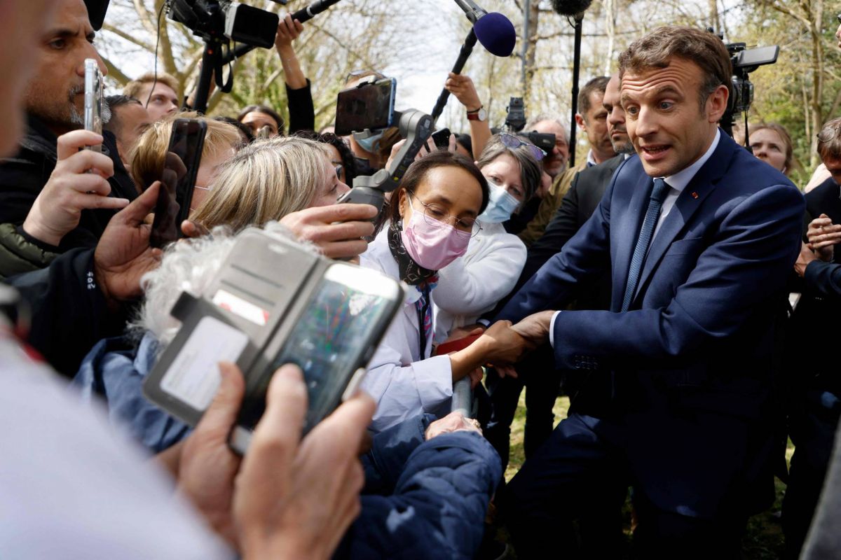 Macron et Le Pen s’expliquent sur leurs programmes