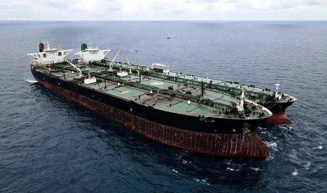 Naufrage d'un pétrolier devant les côtes, 