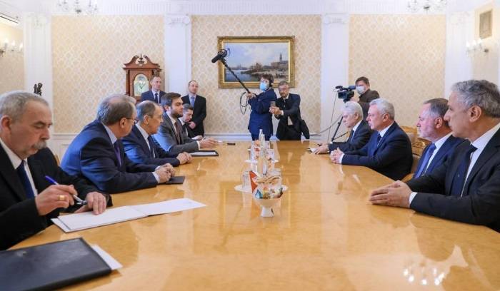 Lavrov assure à Frangié que la Russie souhaite aider le Liban