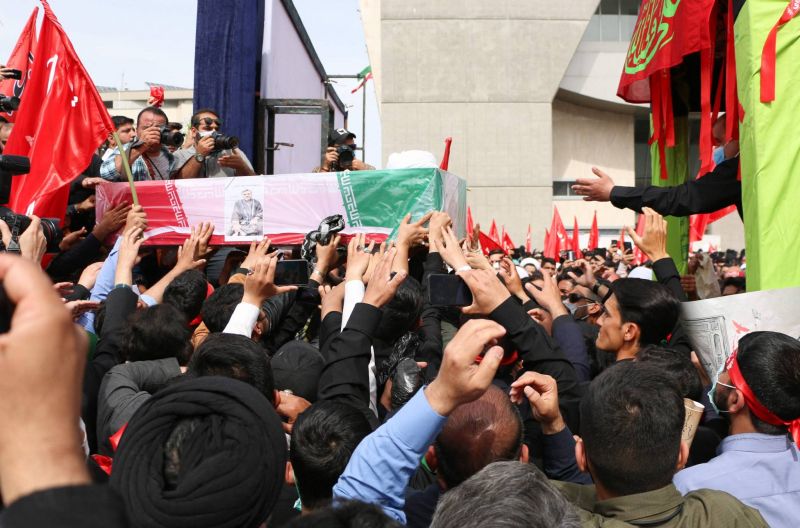L'Iran enterre un religieux chiite assassiné par un jihadiste présumé