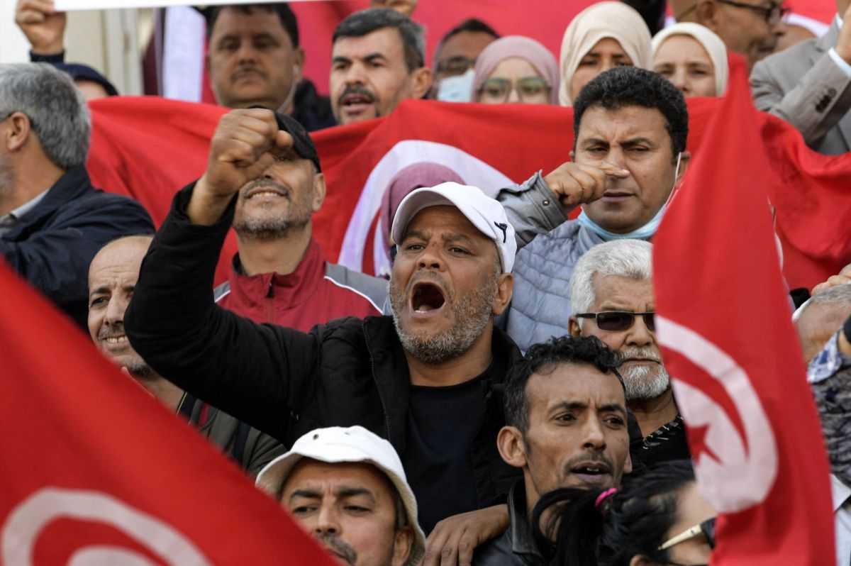 Plus d'un millier de manifestants protestent contre le président Saied