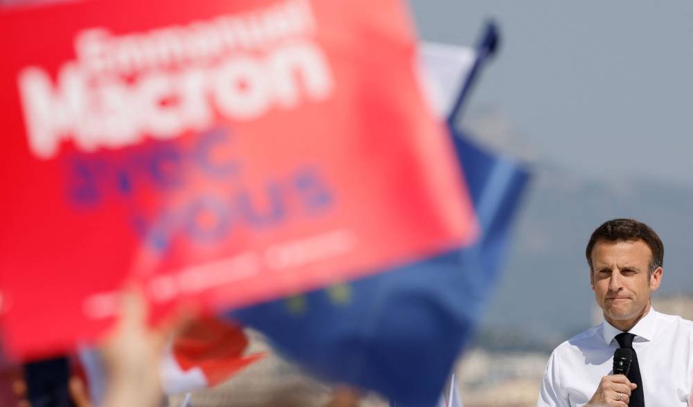 Le port du voile, sujet qui divise la France et les deux finalistes de la présidentielle Le port du voile, sujet qui divise la France et les deux finalistes de la présidentielle