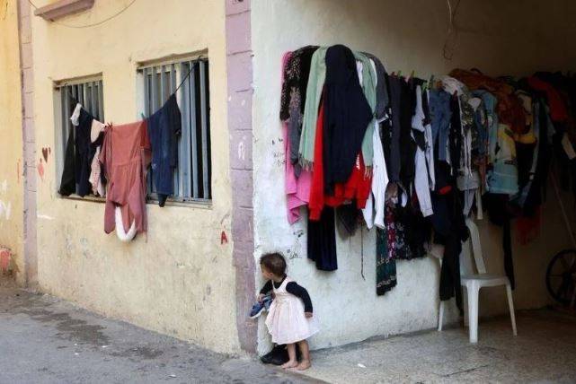 Half of Lebanese children now need humanitarian aid, humanitarian group says