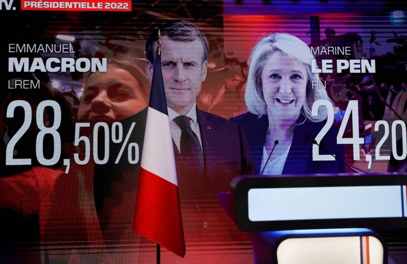 Macron et Le Pen repartent en campagne sur le terrain