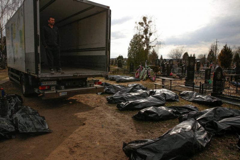 Revers pour la Russie à l'ONU, l'Ukraine poursuit les évacuations de civils dans l'est