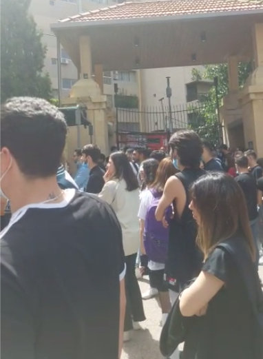 'Hundreds' of LAU students protest tuition dollarization