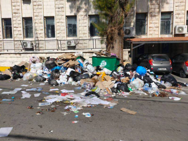 City Blu resumes trash collection in Beirut City Blu resumes trash collection in Beirut