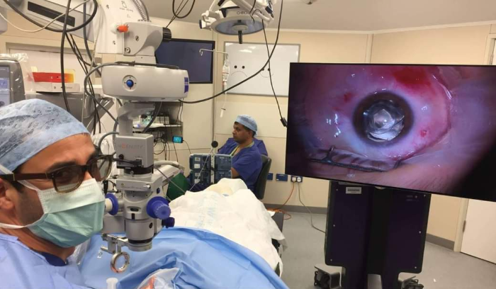 Lebanese ophthalmologist honored after performing cutting-edge operation