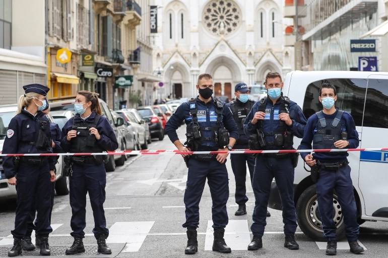 Un prêtre agressé dans une église à Nice par un 