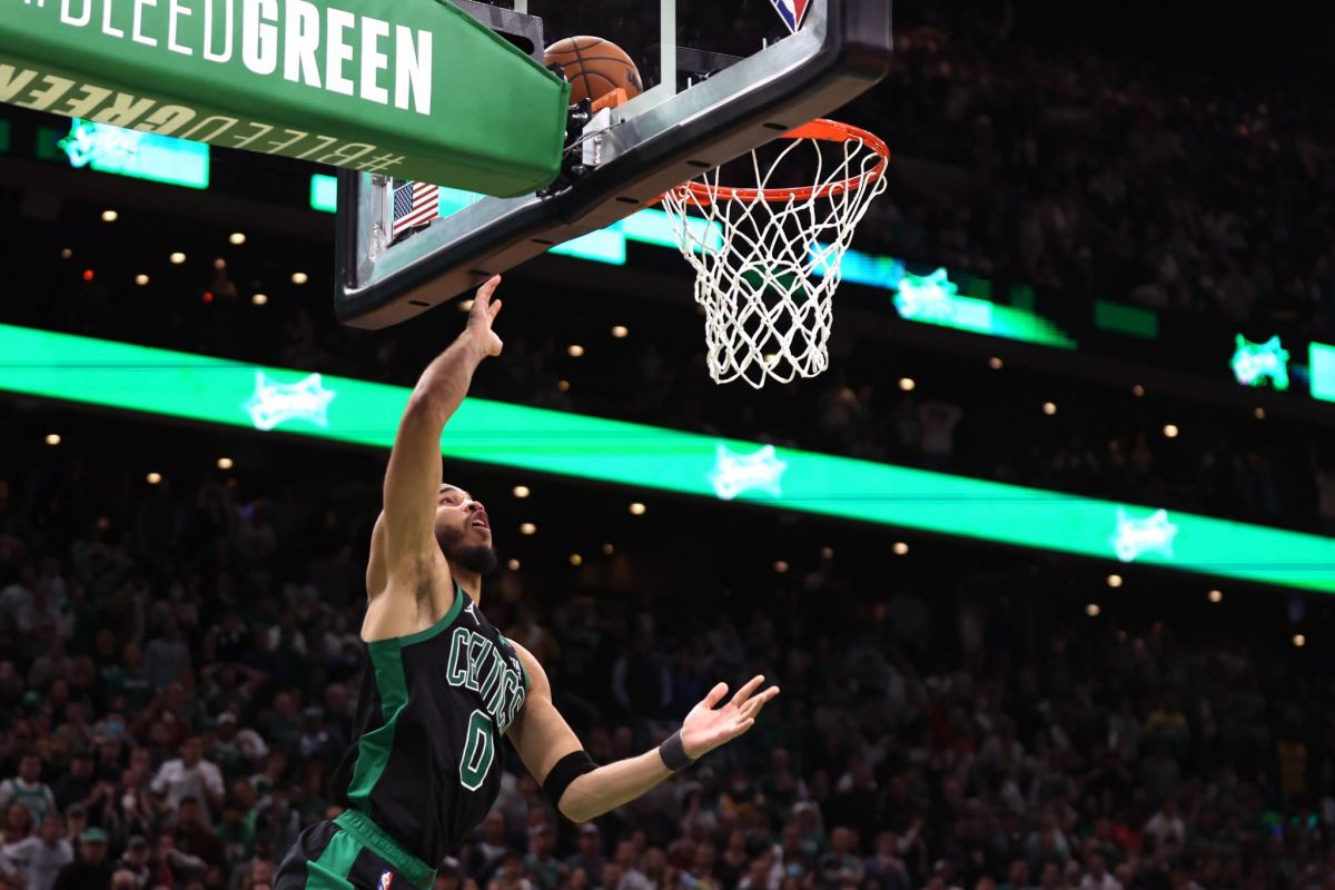 Jokic, Embiid et Antetokounmpo finalistes pour le trophée de MVP