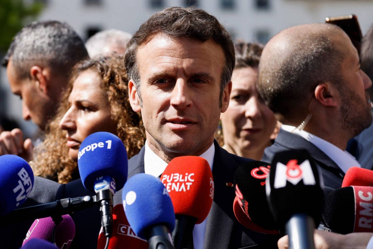 Macron appelle Poutine à se montrer 