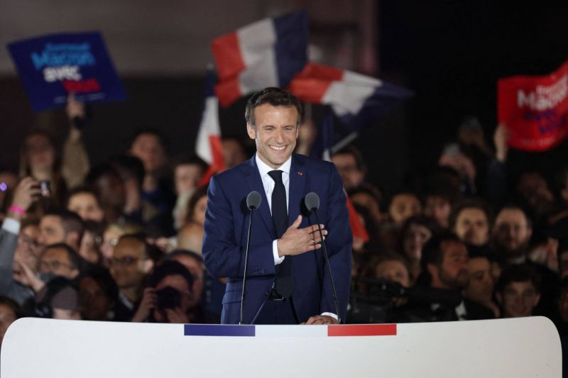 Emmanuel Macron réélu président d'une France où l'extrême droite réalise un 