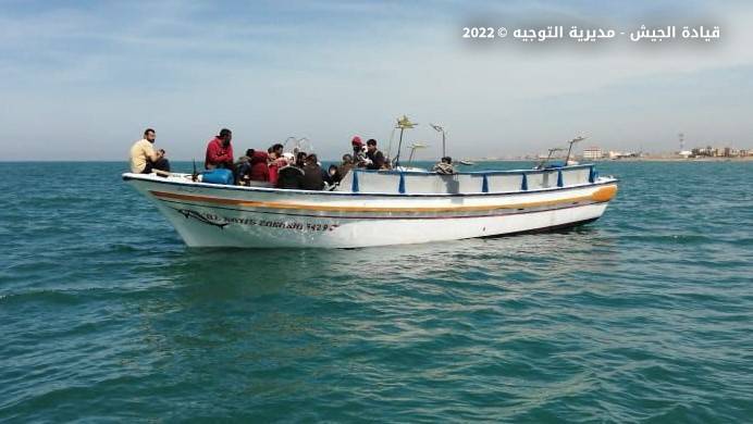 Lebanese army detains 20 Syrian nationals attempting to flee the country by boat