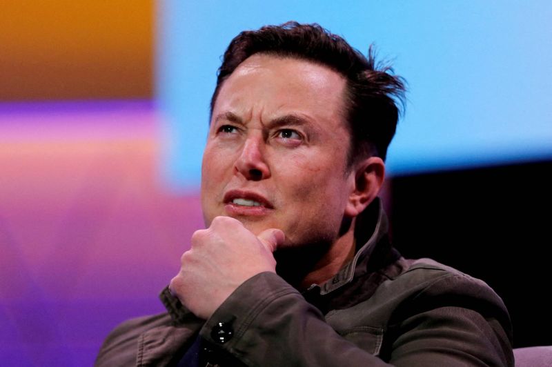 Elon Musk fait de nouveau scandale en critiquant publiquement des cadres de Twitter
