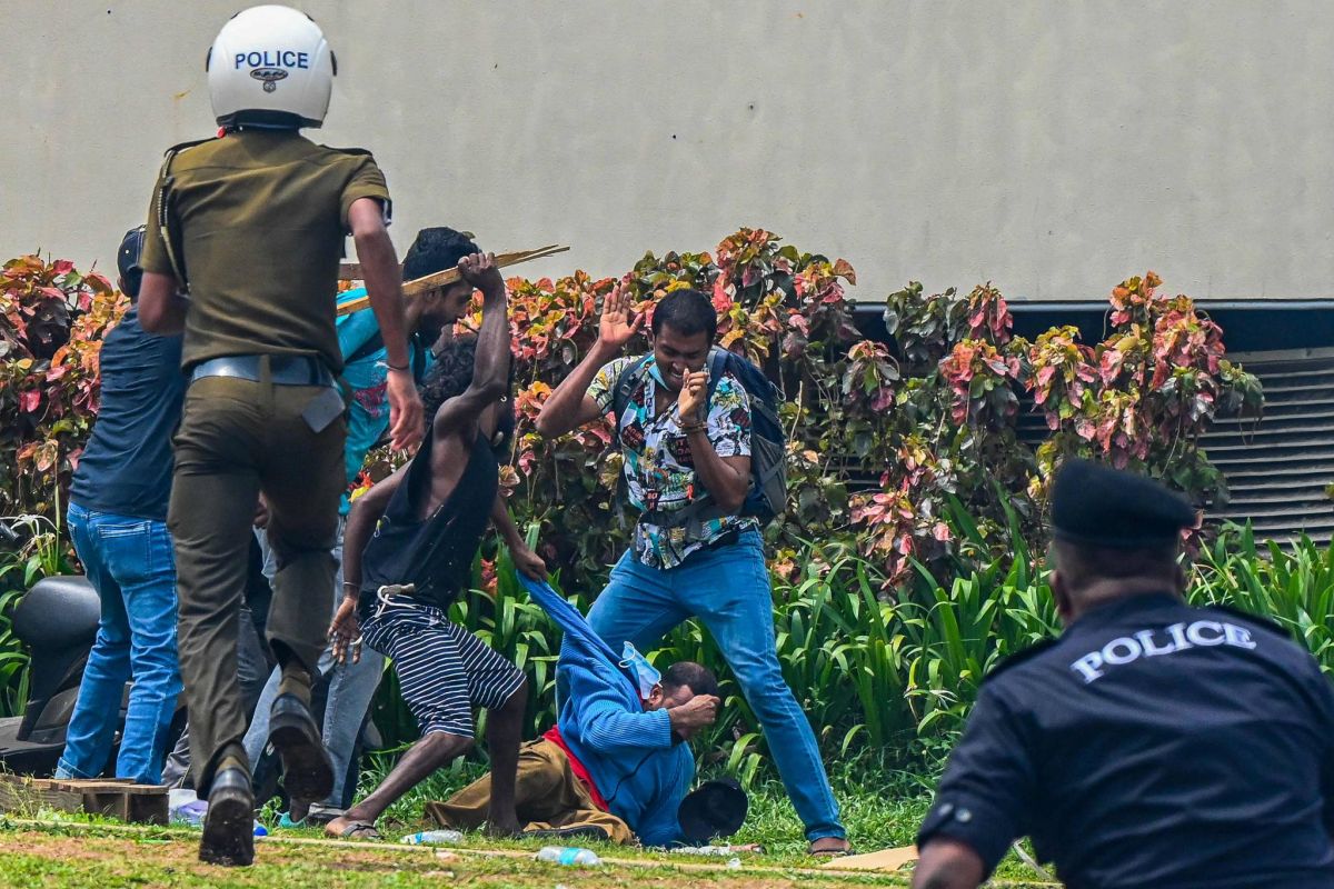 Démission du Premier ministre après des violences, trois morts, plus de 150 blessés