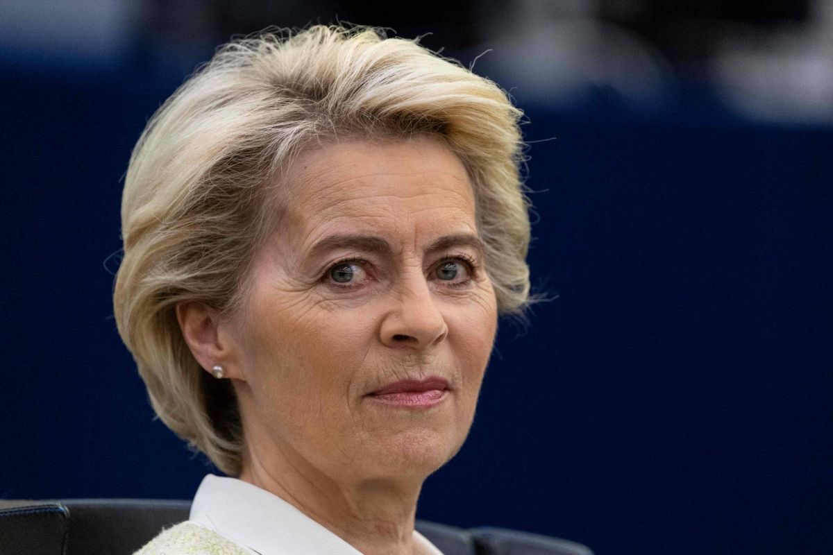 Bruxelles propose un embargo progressif sur le pétrole russe et l'exclusion de la principale banque de Swift