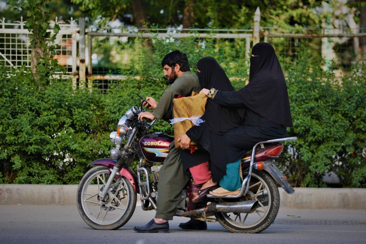 Les talibans ordonnent aux femmes de porter la burqa en public