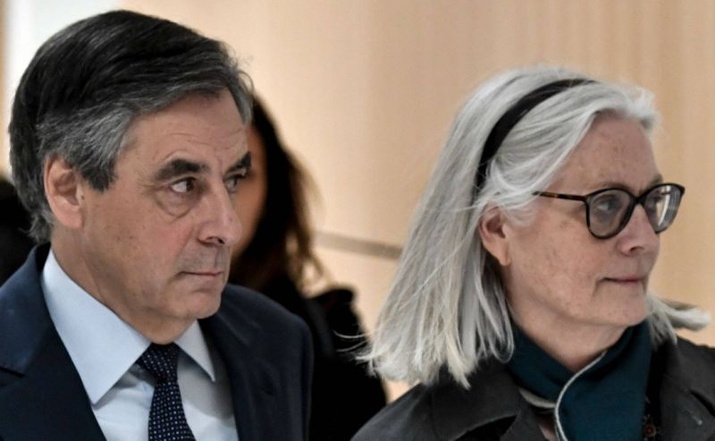 Emplois fictifs : l'ex-Premier ministre François Fillon condamné en appel à un an de prison ferme