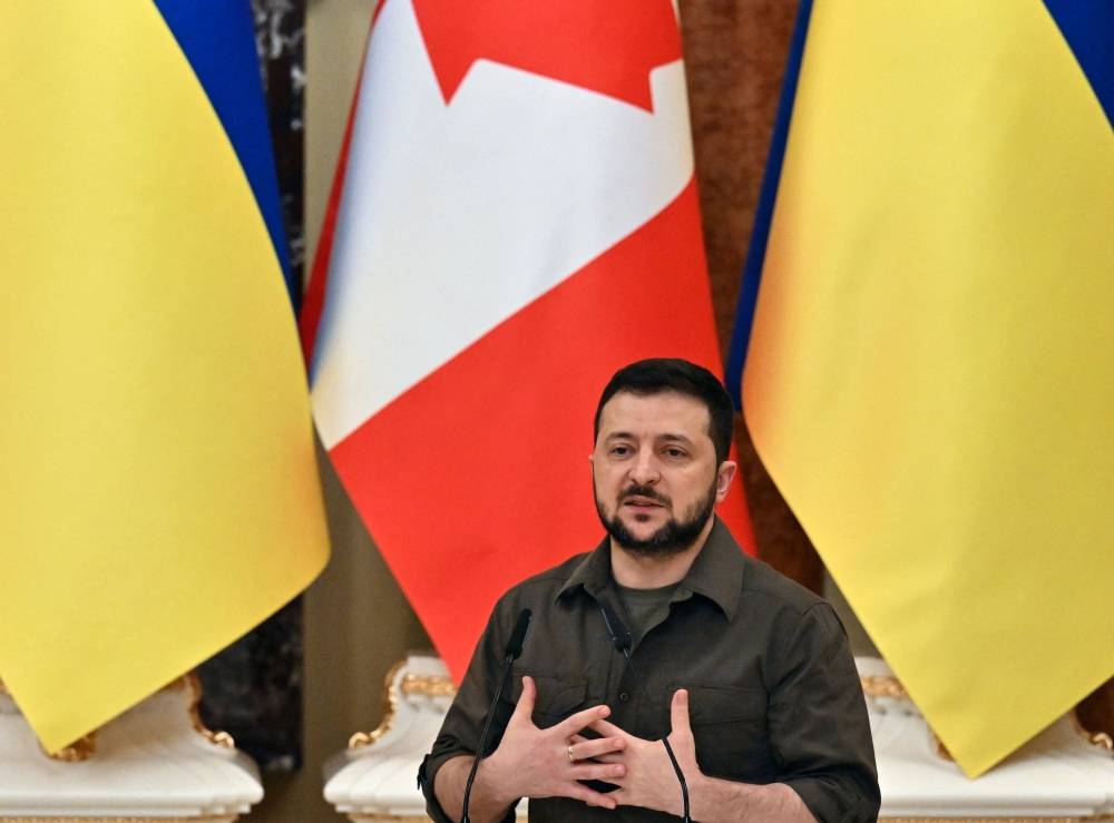 Soixante morts dans une école bombardée dans l'est de l'Ukraine, selon Zelensky