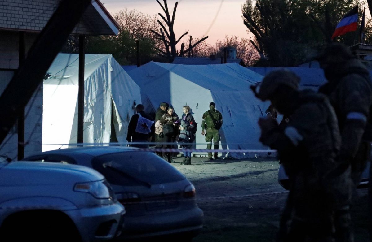 Femmes et enfants tous évacués d'Azovstal, poursuite des combats