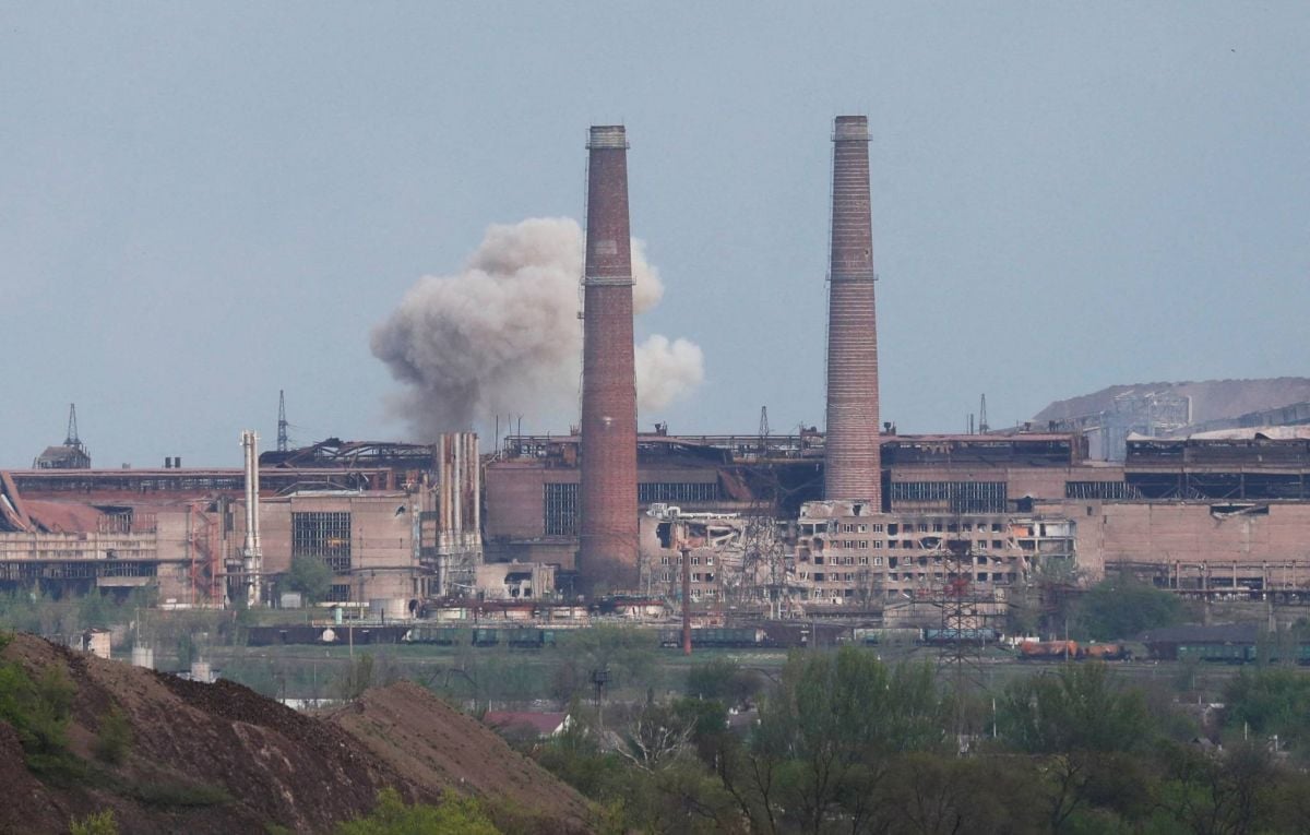 Les Ukrainiens accusent les Russes de tirer durant l'évacuation de civils à Azovstal