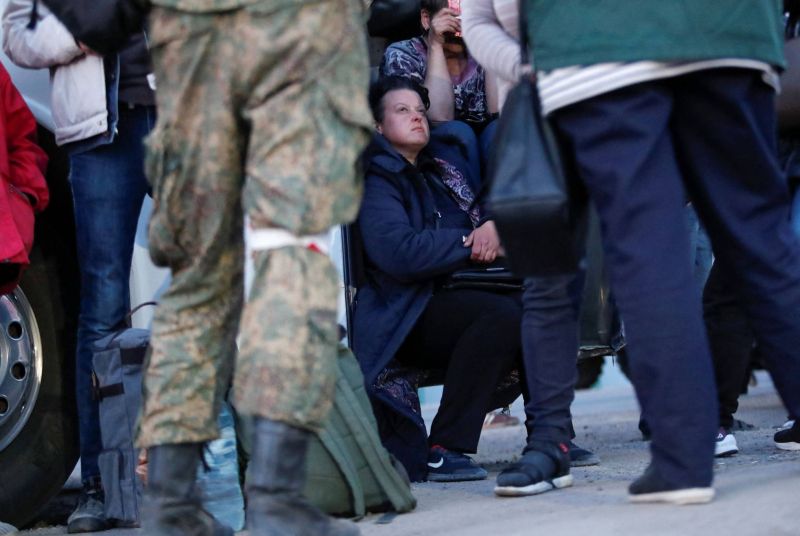 Les défenseurs de Marioupol sur le fil, 60 disparus dans une frappe sur une école