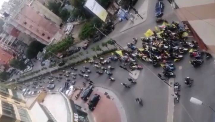 Parade de partisans du Hezbollah à moto dans la banlieue sud de Beyrouth