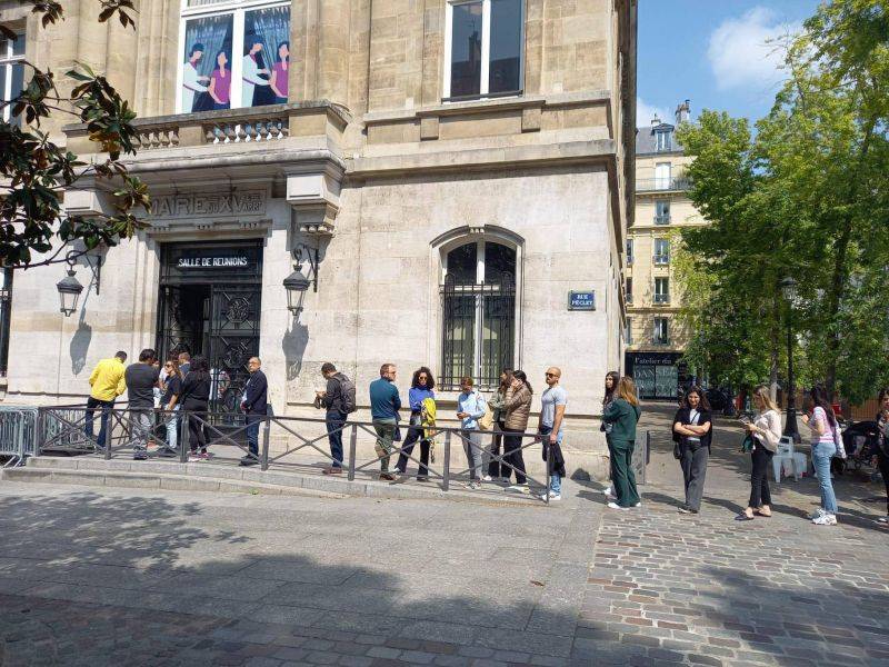 Police intervene in altercations at Paris polling stations
