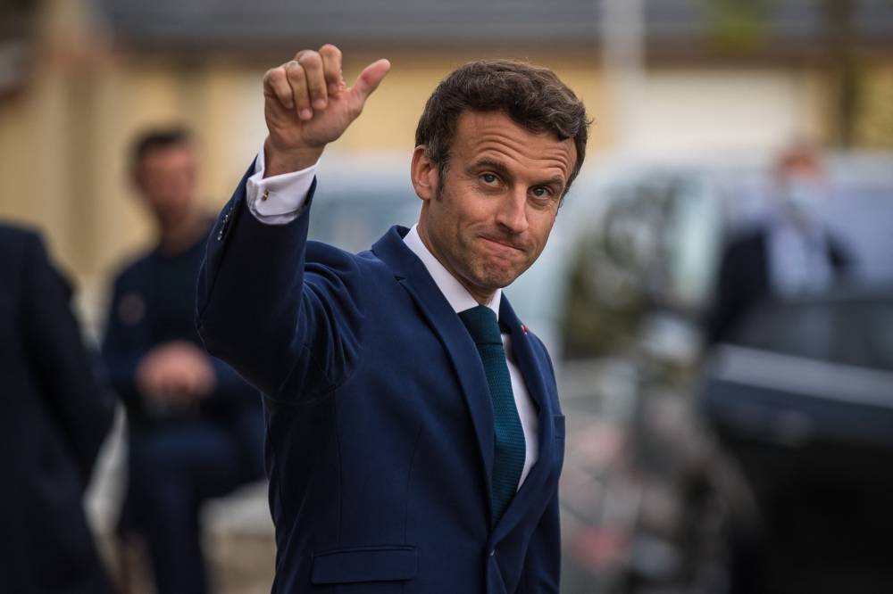 Macron évoque une possible levée du 