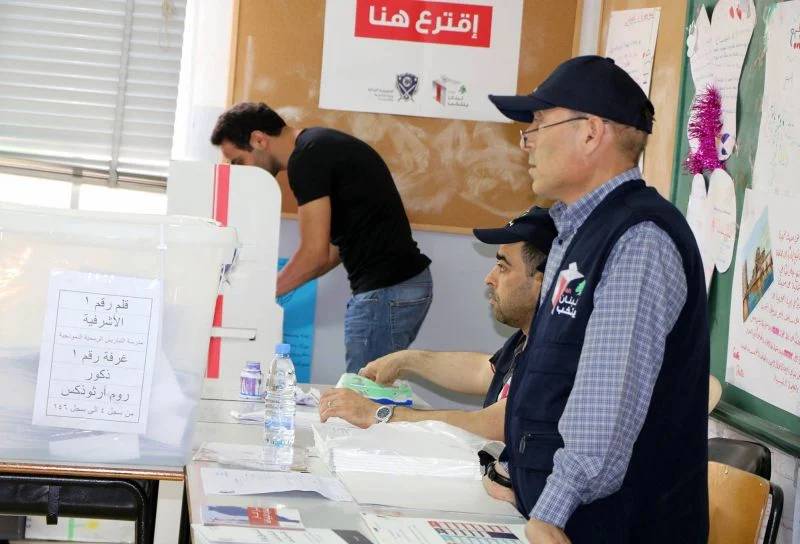 Disgruntled civil servants refuse to work on election day Disgruntled civil servants refuse to work on election day