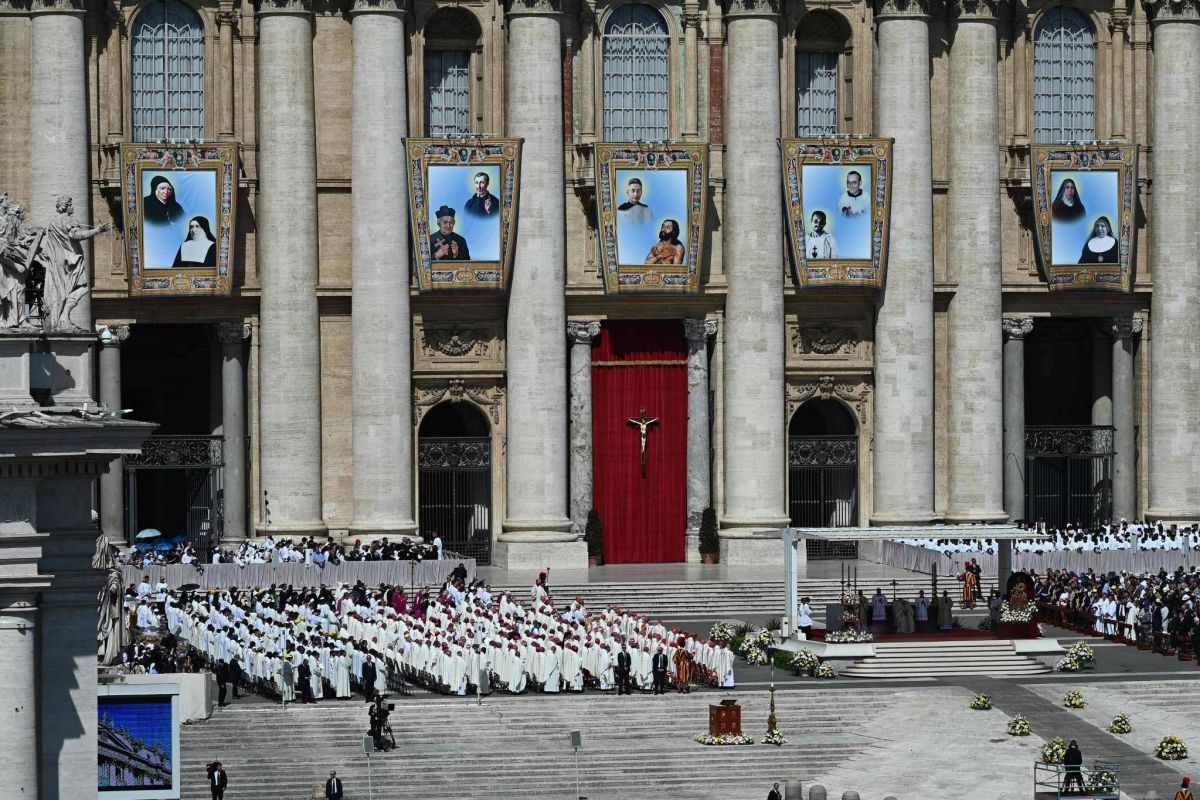 Dix noms de l’Église, dont Charles de Foucauld, proclamés « saints » par le pape