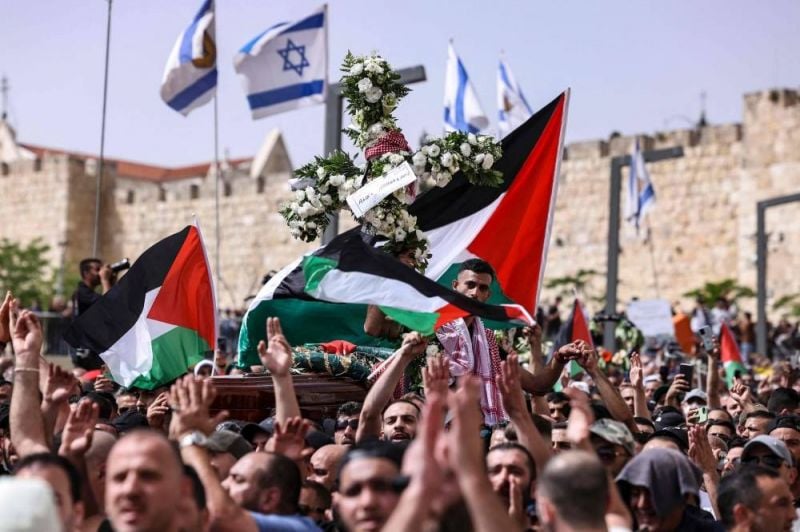 Israël s'invite dans la violence aux funérailles de Shireen Abu Akleh à Jérusalem