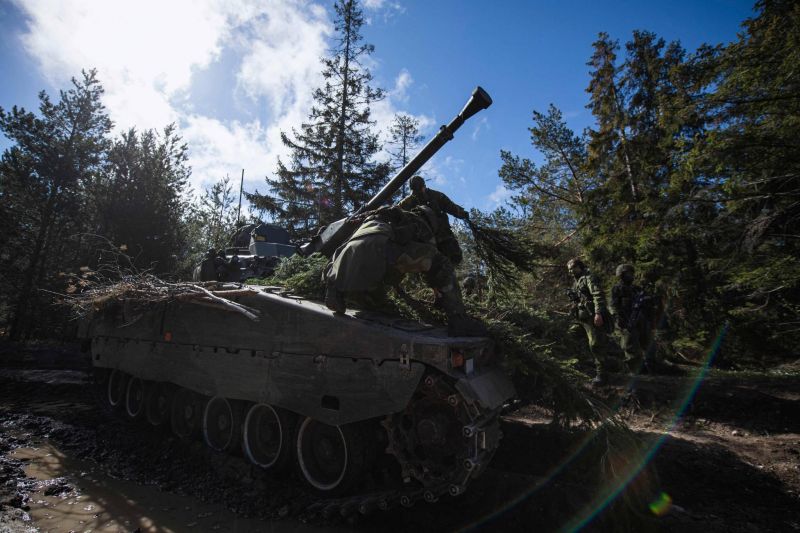 Premier procès pour crime de guerre à Kiev, la Finlande et la Suède se rapprochent de l'OTAN