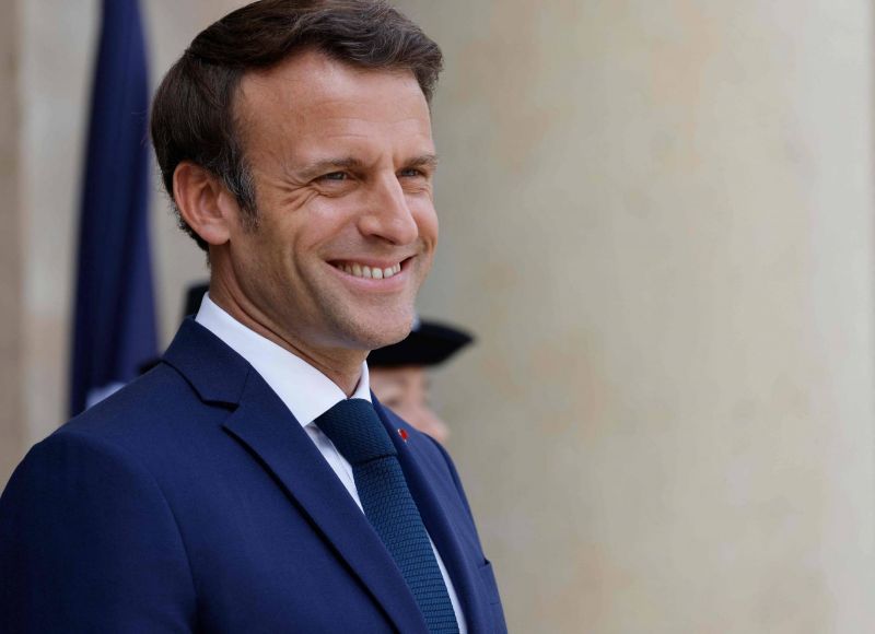 Emmanuel Macron poursuit son œuvre de re-décomposition politique