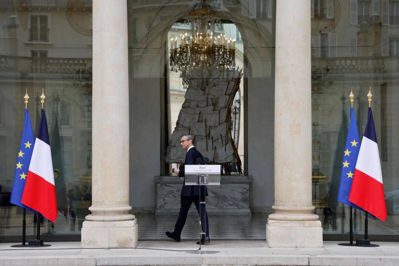 Un nouveau gouvernement à Matignon et un jeu de chaises musicales