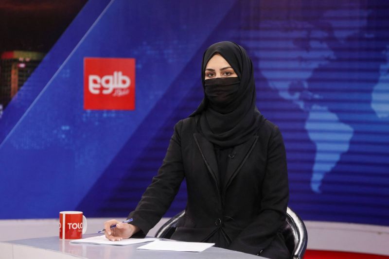 Les présentatrices télé afghanes se résignent à se couvrir le visage