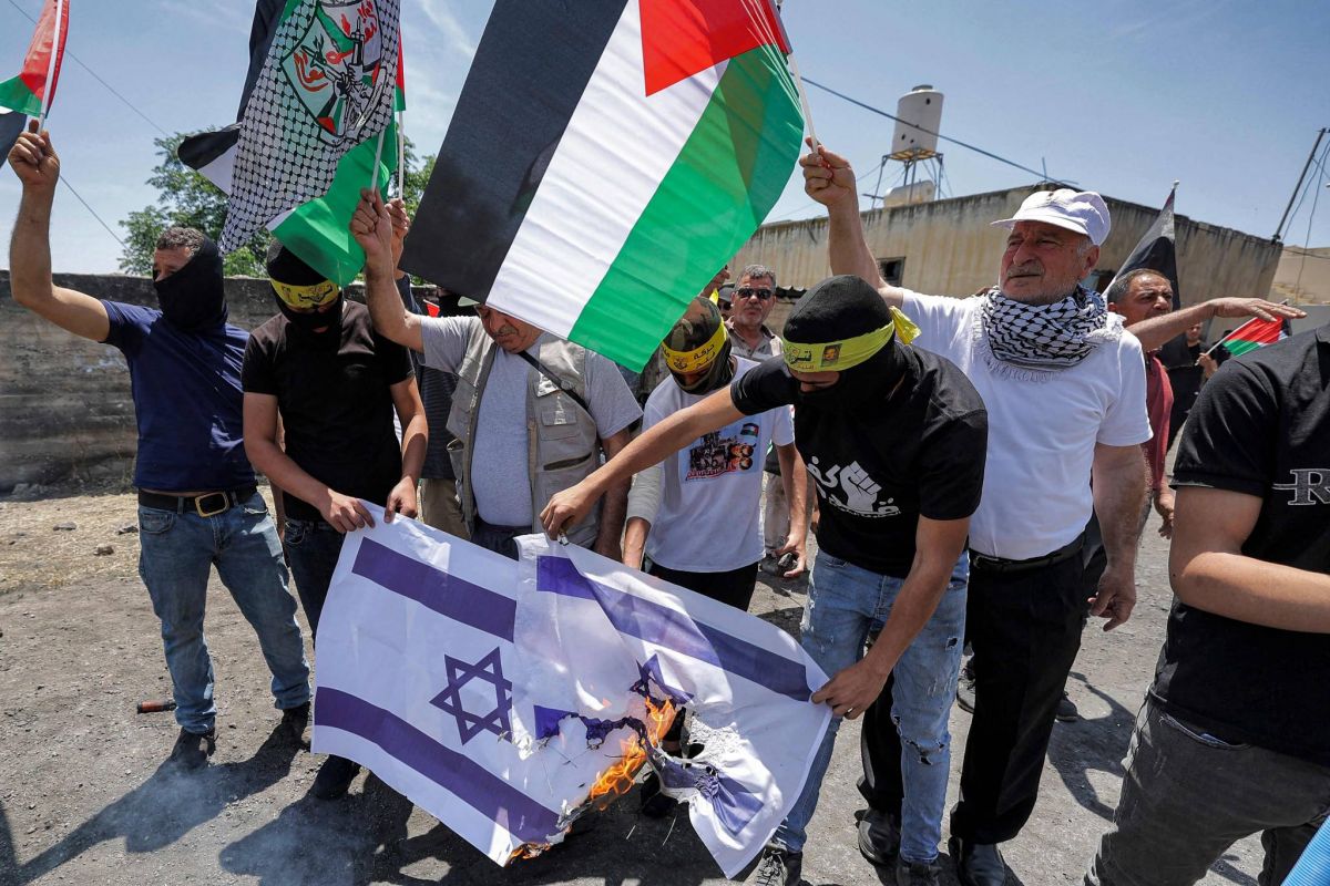 Six prisonniers palestiniens condamnés à cinq ans de prison pour s'être évadés