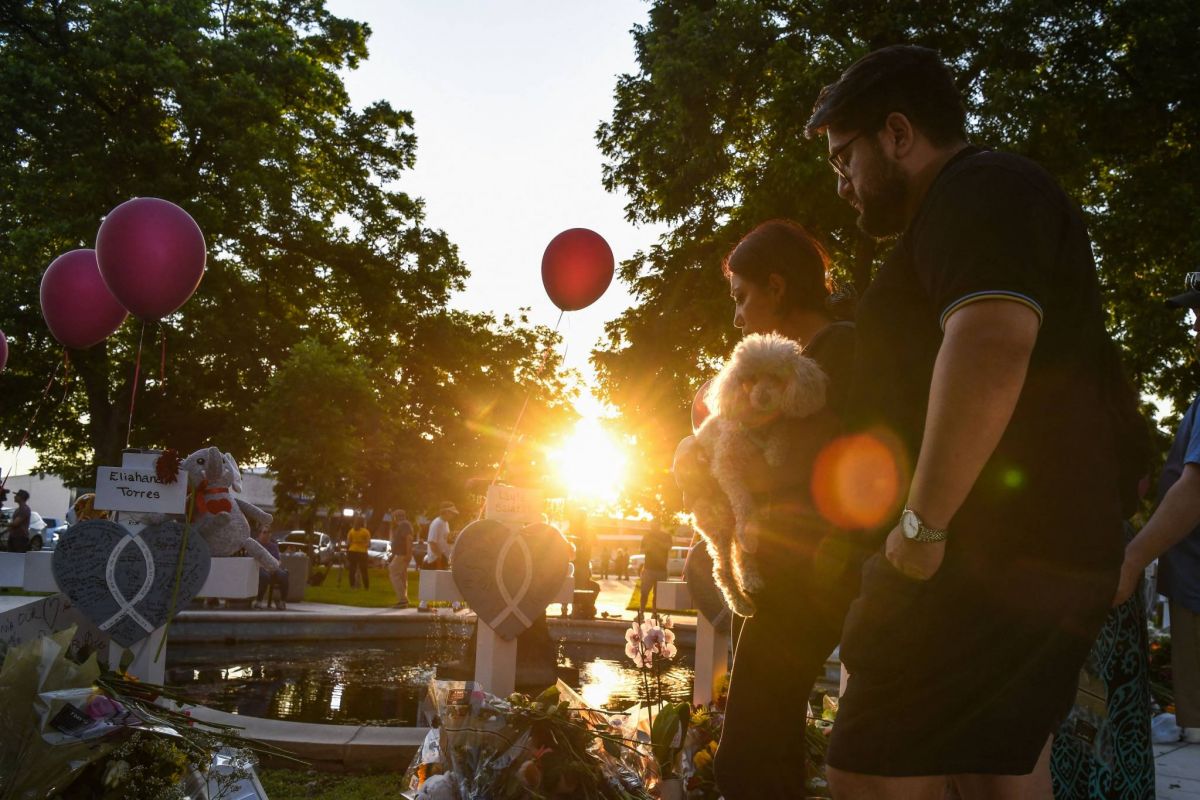 Le mari d'une enseignante tuée lors du massacre au Texas meurt Le mari d'une enseignante tuée lors du massacre au Texas meurt
