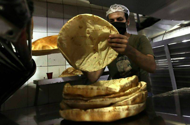 Bread prices rise amid decline in lira's value