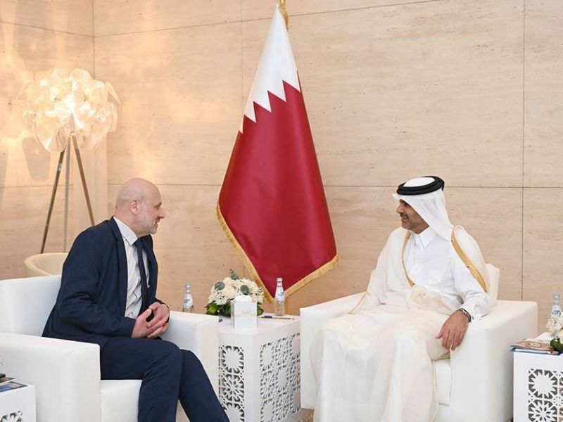 Le Qatar se tient aux côtés du Liban, assure son Premier ministre à Maoulaoui qui se trouve à Doha